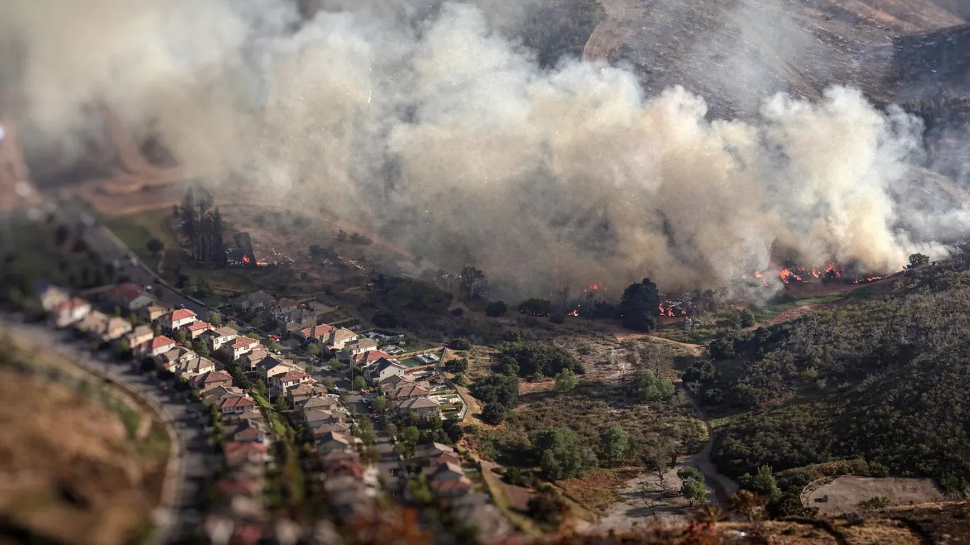 Simi Valley fire Sandy Fire burning 1300 acres California May 2026