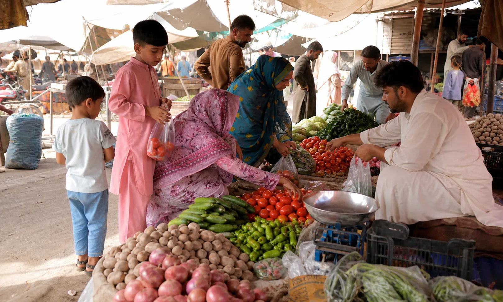Pakistani family grocery shopping bazaar June 2026 food prices inflation 11.7 percent mehngai
