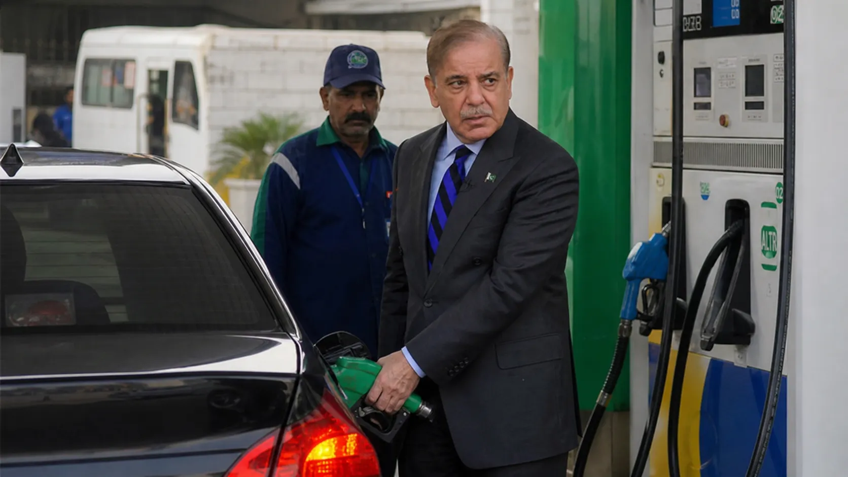 Petrol price in Pakistan drops to Rs299 per litre as motorist refuels at Pakistani petrol station June 2026